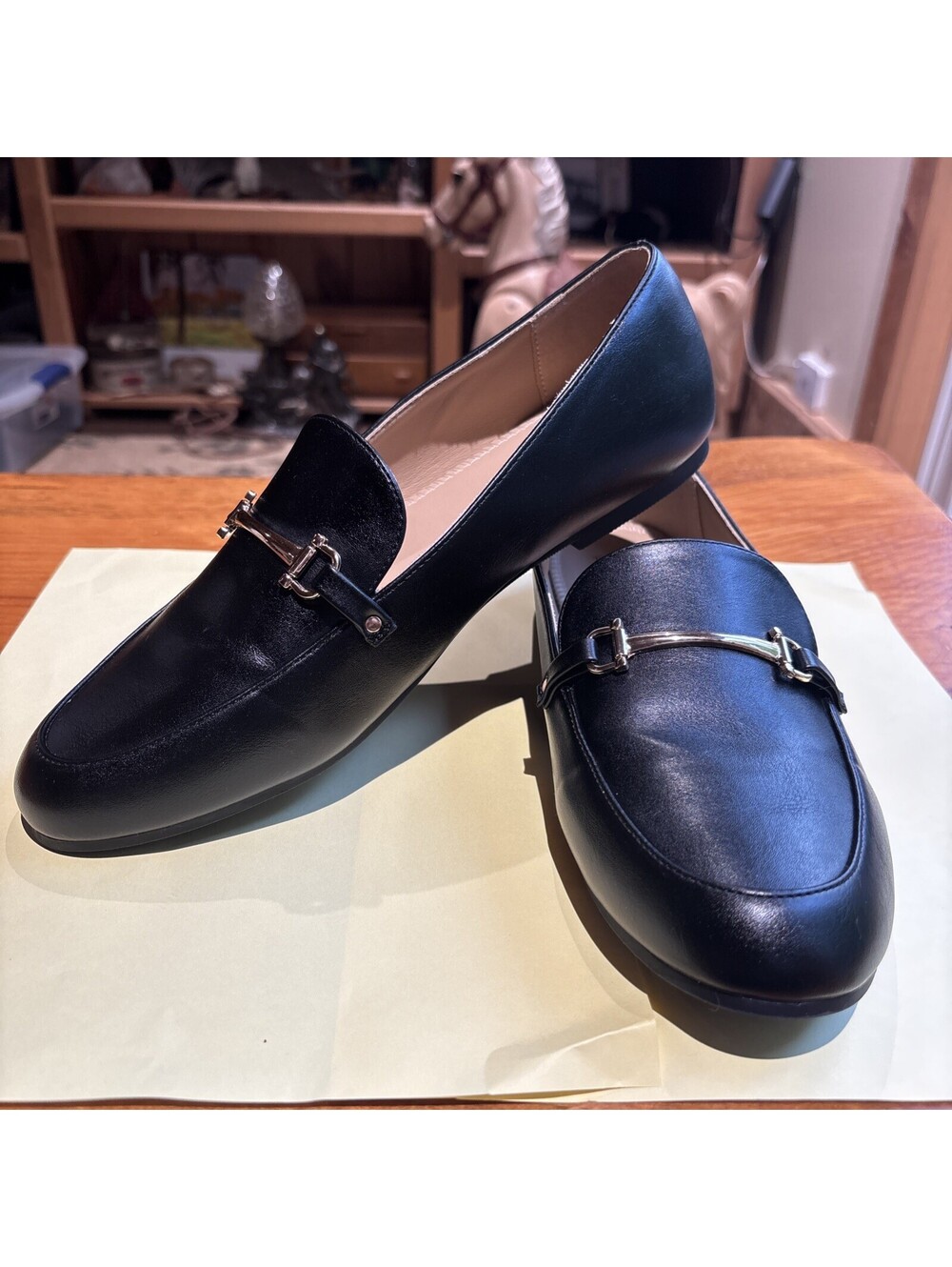 Time and True Women’s Shoe with Metal Horse Bit Memory Foam size9 Dress Flats
